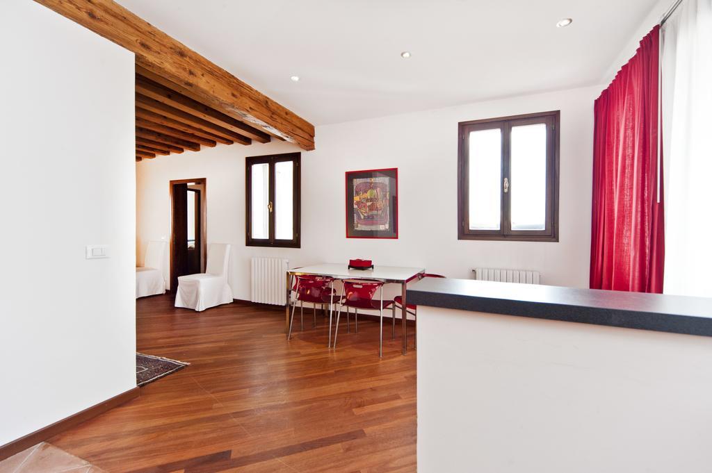 Elegant Terrace Apartment Near Piazza San Marco Last Floor No Lift Venecia Habitación foto
